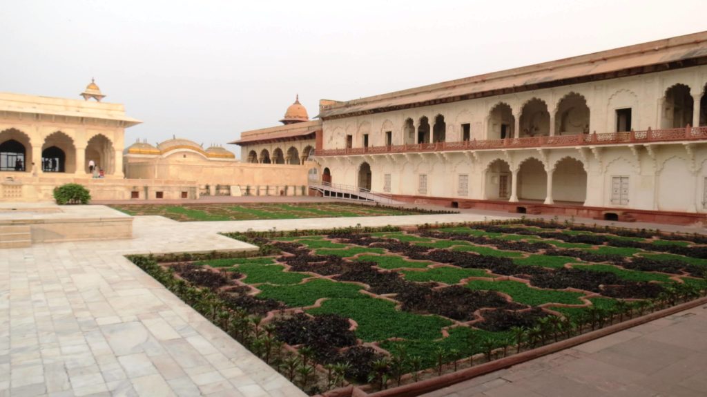 Anguri Bagh Agra Ka Pramukh Paryatan Sthal