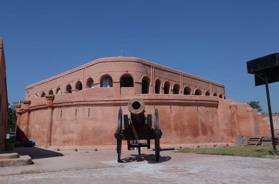 Gobindgarh Fort Amritsar tourist places In Hindi 