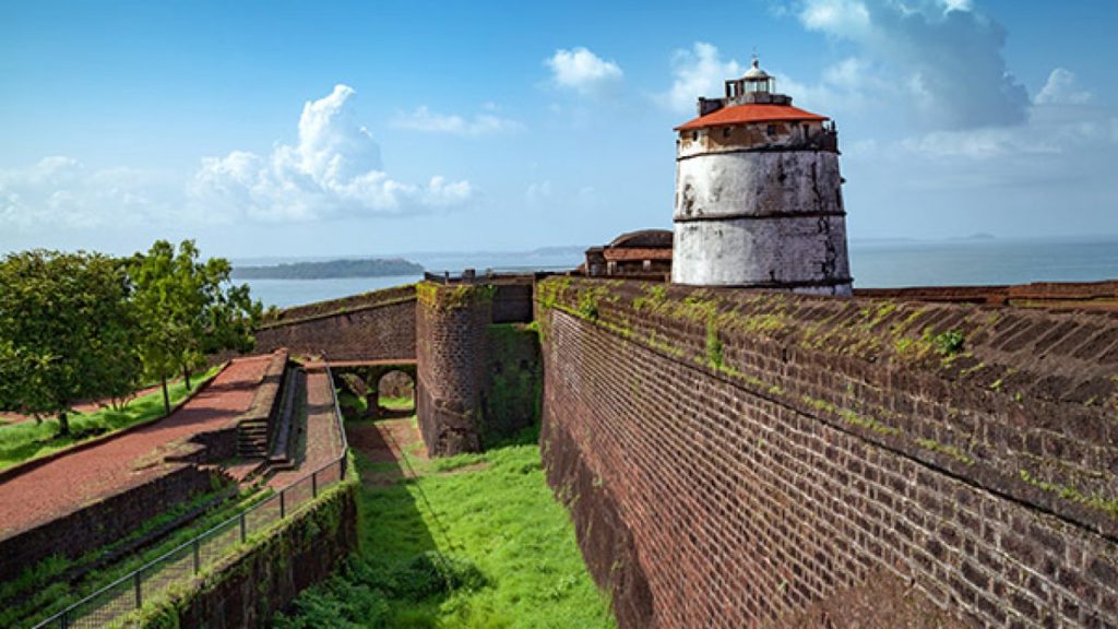 Aguada Fort Best Places Visit In Goa In Hindi