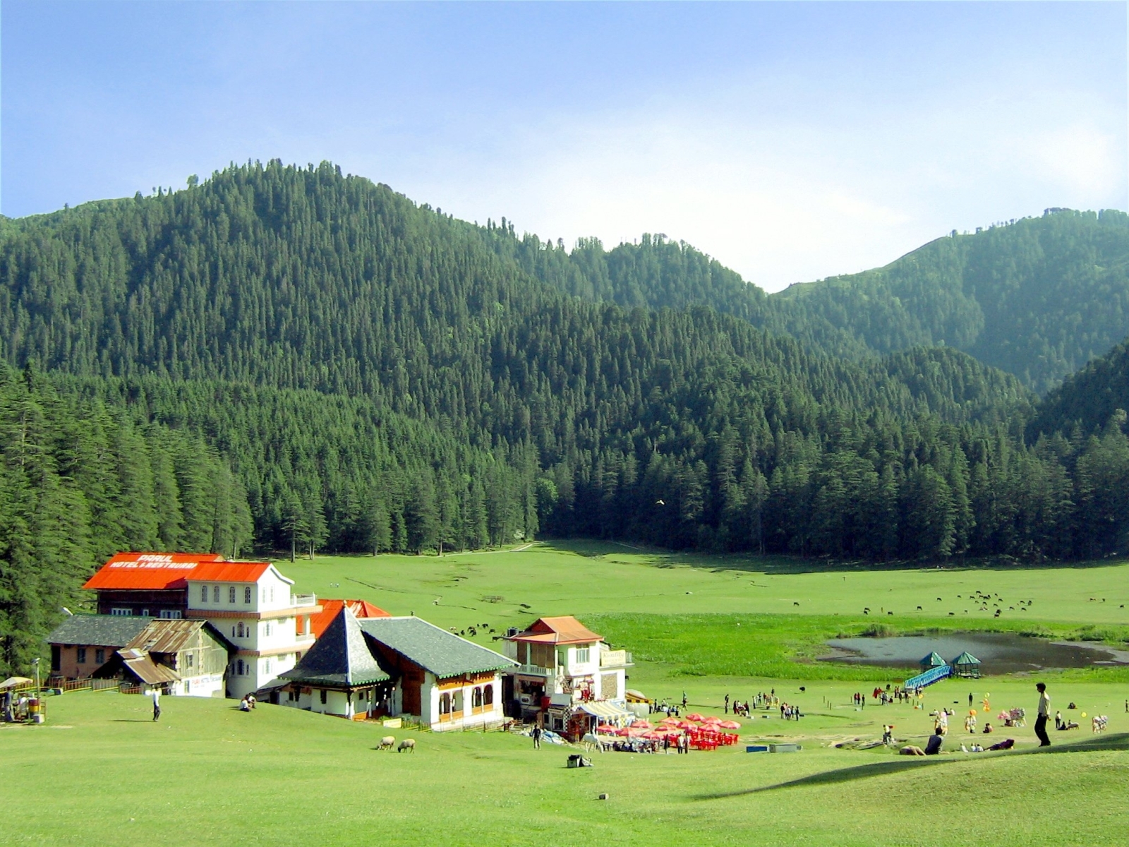 Ranikhet me ghumne ki jagah Golf Course