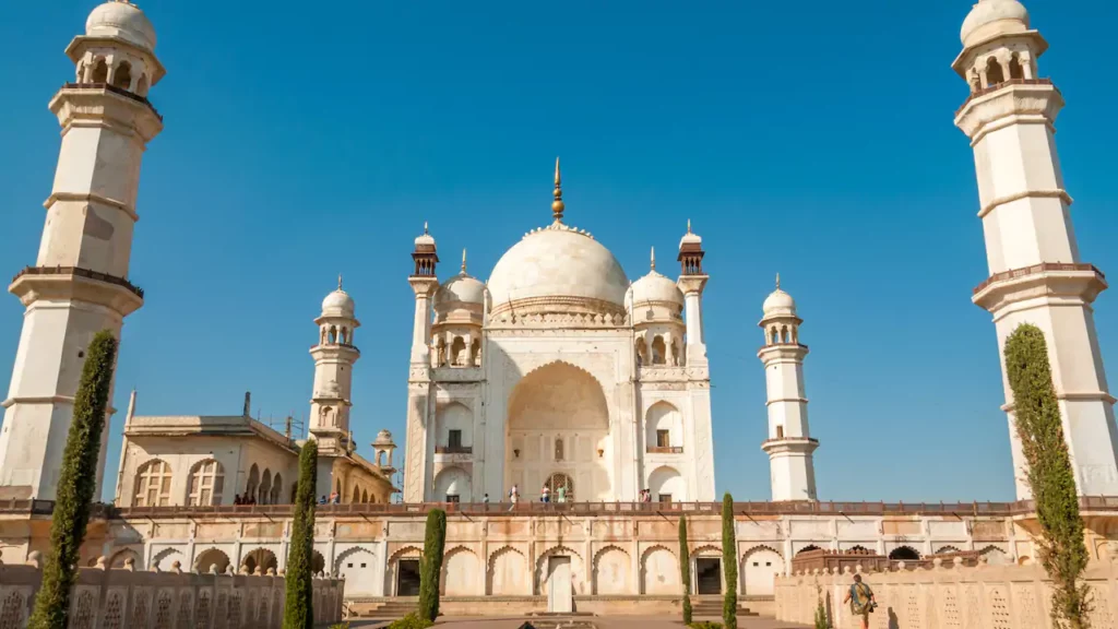 Aurangabad Me Ghumne Ke Jagah Bibi Ka Maqbara In Hindi