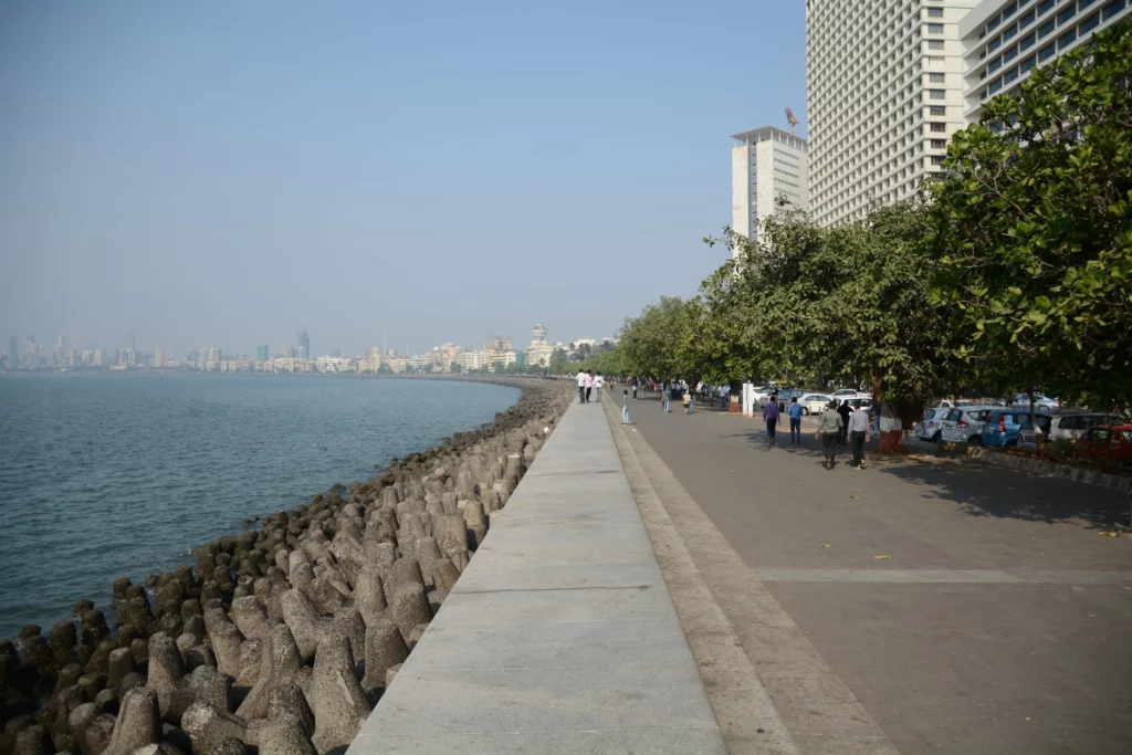 Marine Drive Mumbai Tourist Places In Hindi 