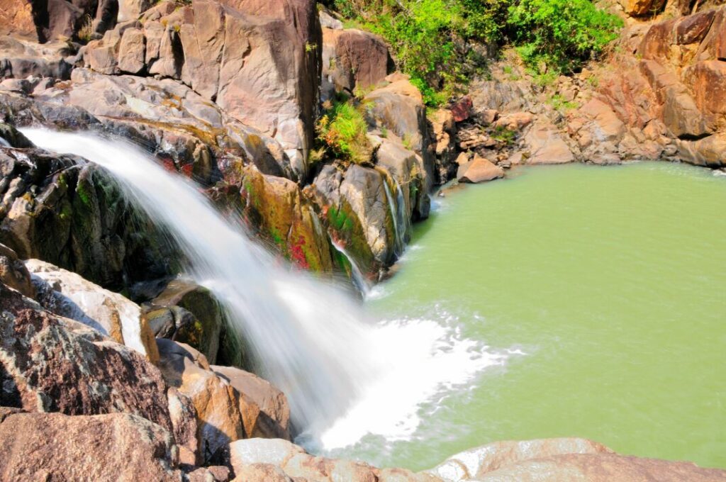 लोध जलप्रपात झारखण्ड - Lodh Falls Jharkhand In Hindi - बूढ़ा घाघ जलप्रपात - Lodh falls photos - Jharkhand Tourism In Hindi